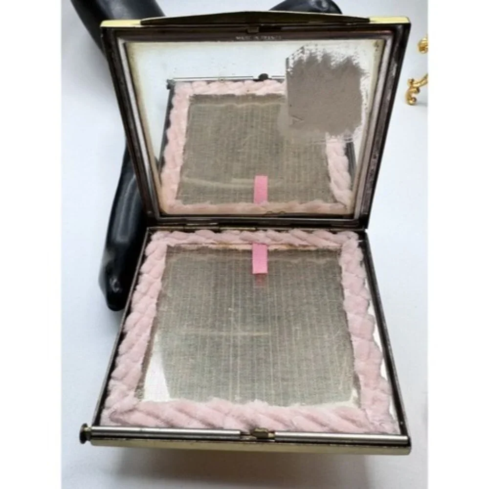 Vintage Brass Gold Tone Mirrored Powder Compact Wi this vintage